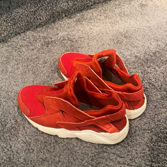 Huarache blood red sneakers-size 3yr UC - Picture 9 of 13